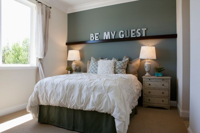 How to decor a guest room